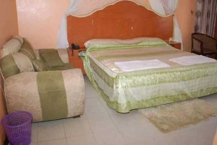 Room 6 of 27