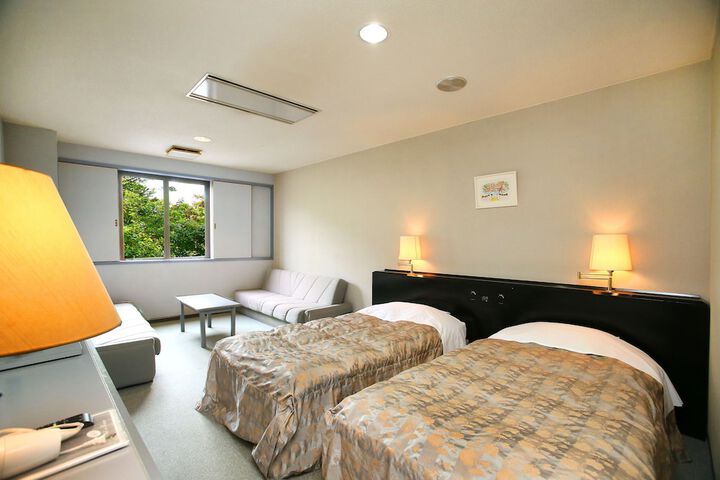 Room 8 of 60