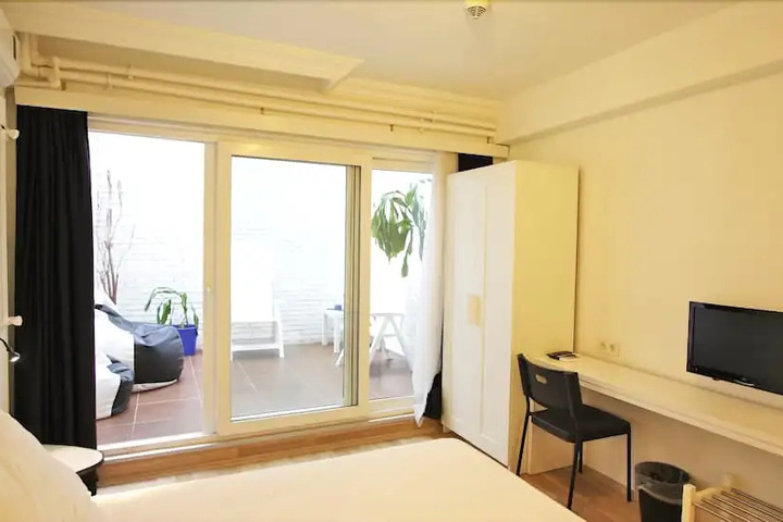 Room 5 of 7