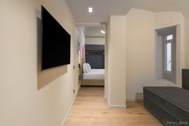 Room 32 of 67