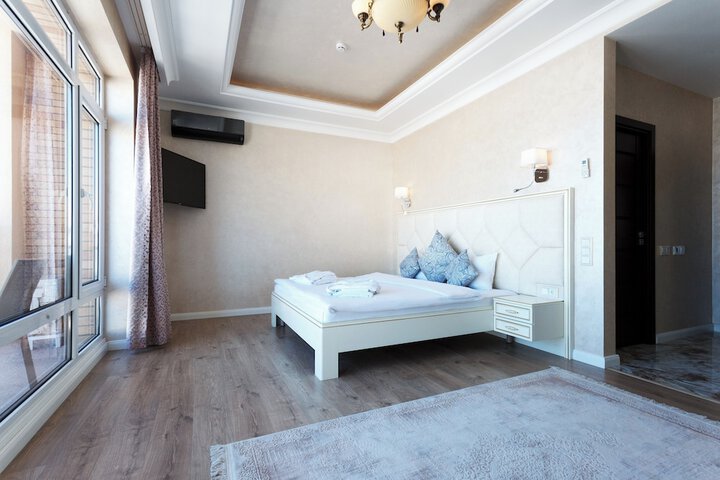 Room 9 of 36