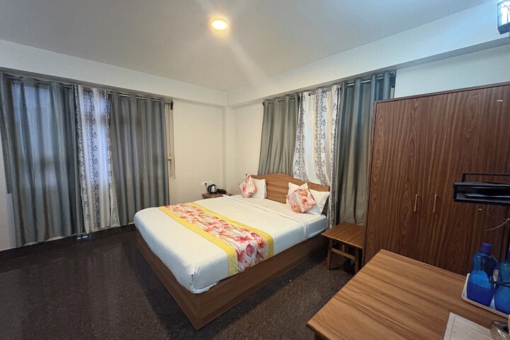 Room 11 of 48