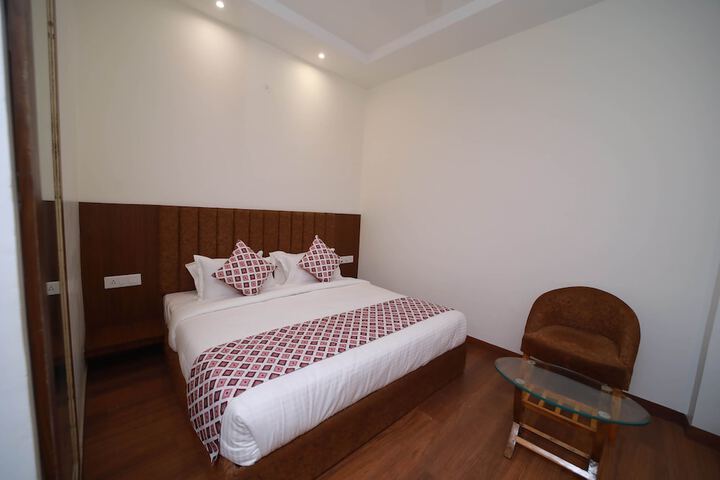 Room 14 of 76