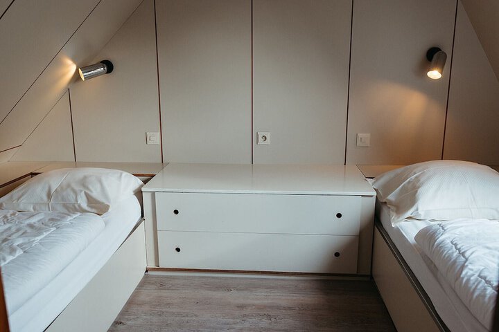 Room 10 of 80