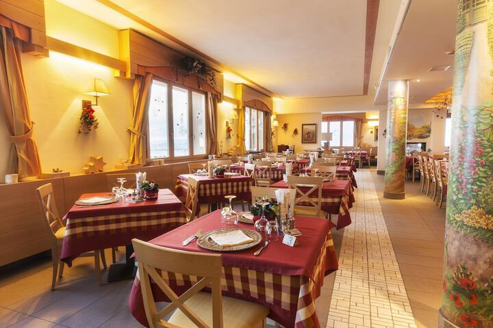 Dining 3 of 15