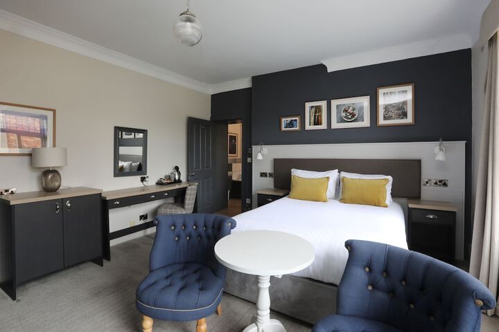 Room 52 of 102