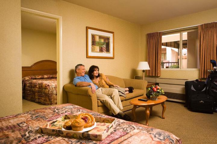 Suite Deluxe King Bed (3 of 11)