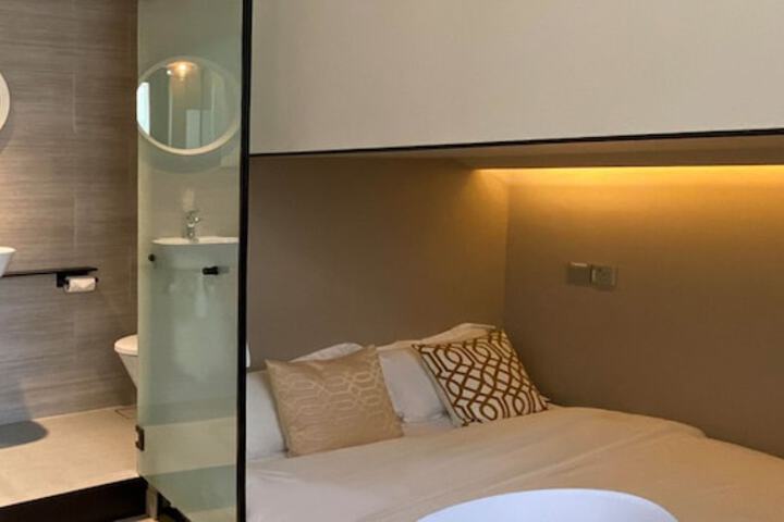 Room 17 of 32