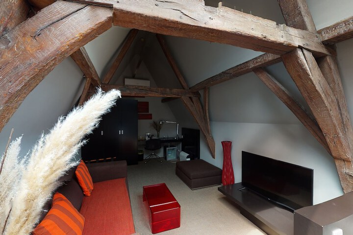 Room 44 of 61