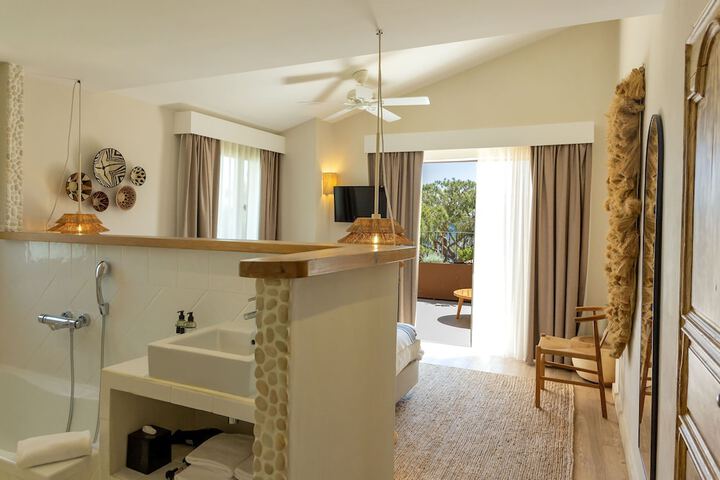 Room 103 of 155