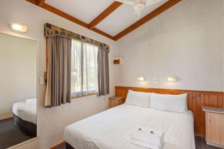 Room 18 of 130