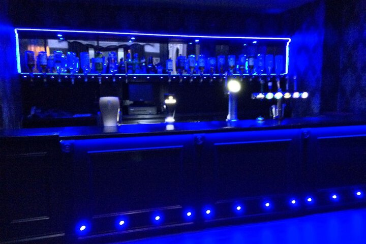 Lounge 77 of 99
