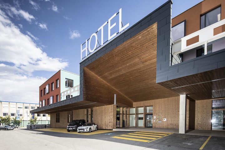 Hwest Hotel Hall