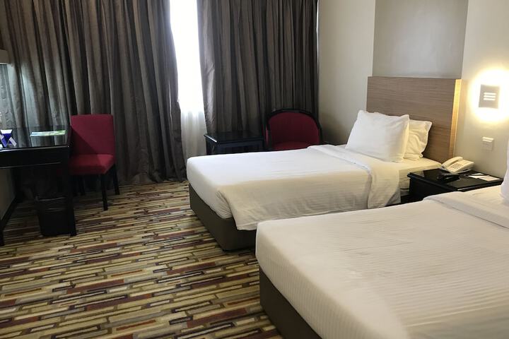 Room 13 of 48