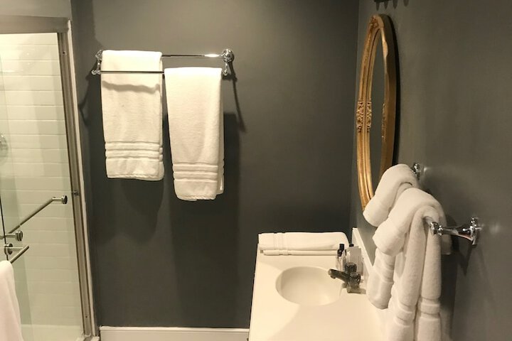Room 52 of 64