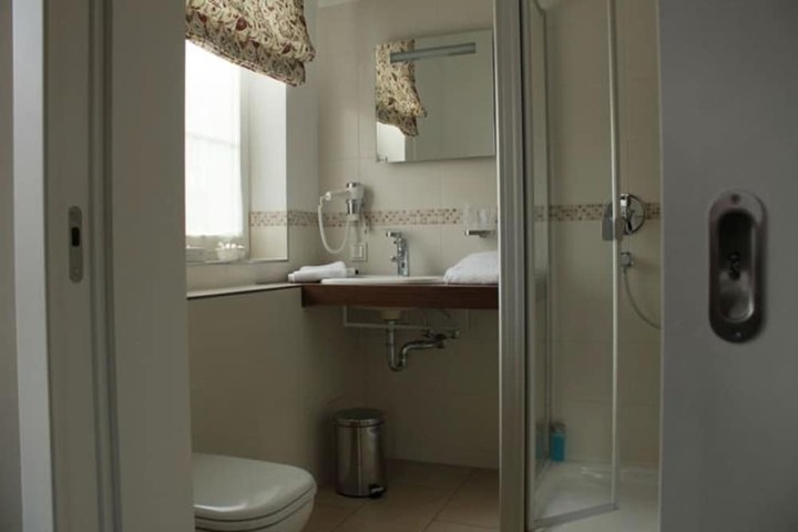Room 15 of 24