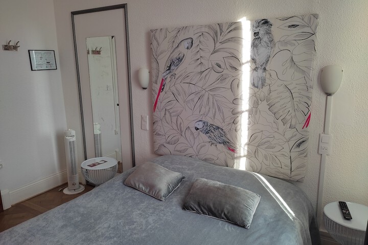 Room 6 of 75
