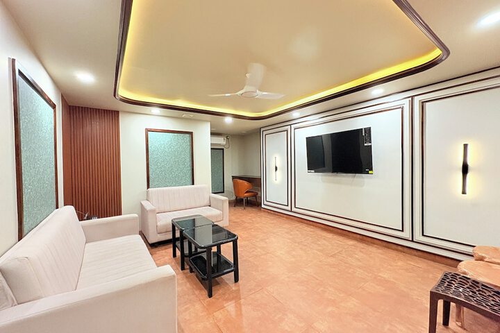 Lounge 128 of 154