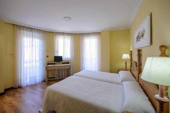 Room 3 of 34