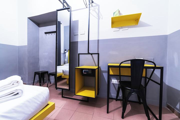Room 25 of 82