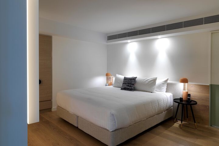 Room 6 of 33