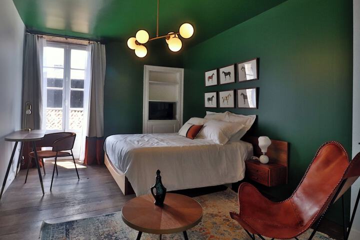Room 4 of 28