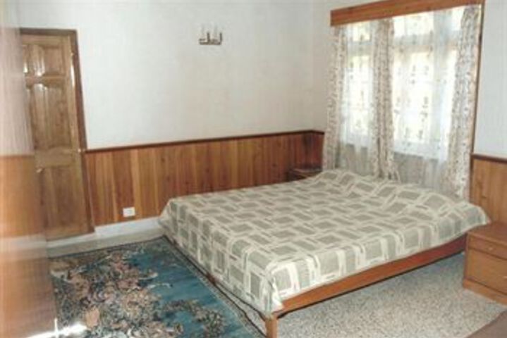 Room 17 of 27