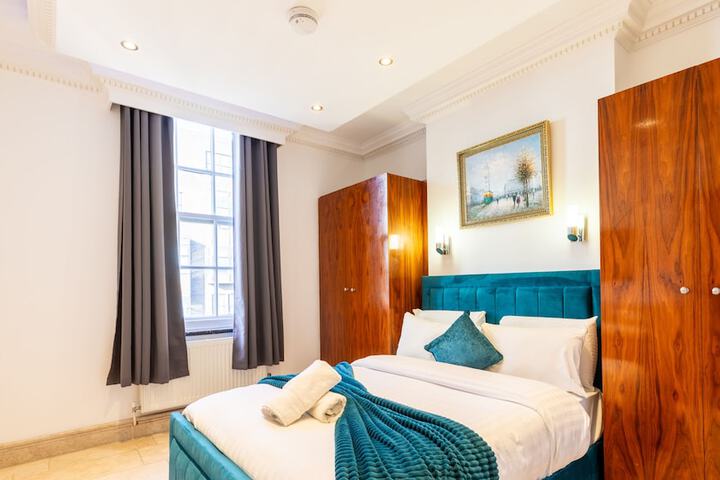 Room 32 of 136