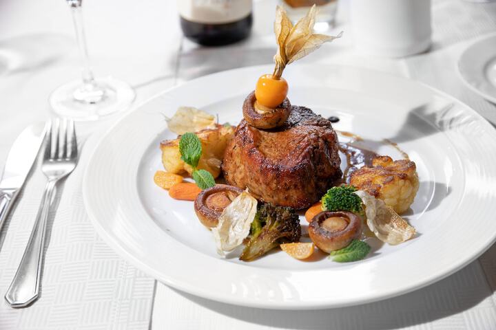 Lounge 75 of 107