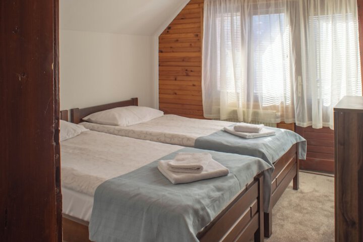 Room 13 of 22