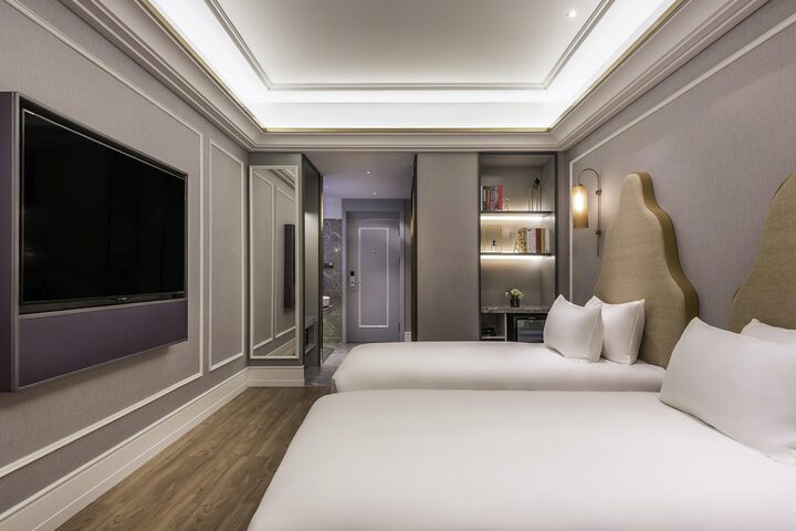 Room 13 of 35