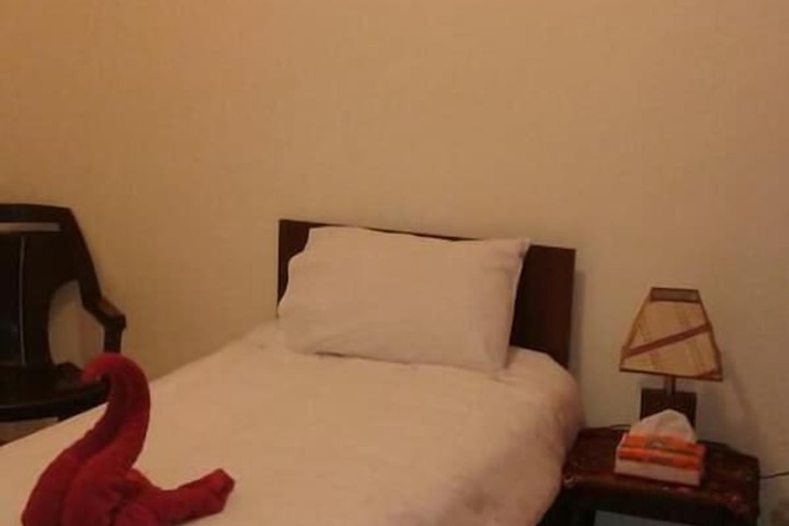 Room 13 of 36