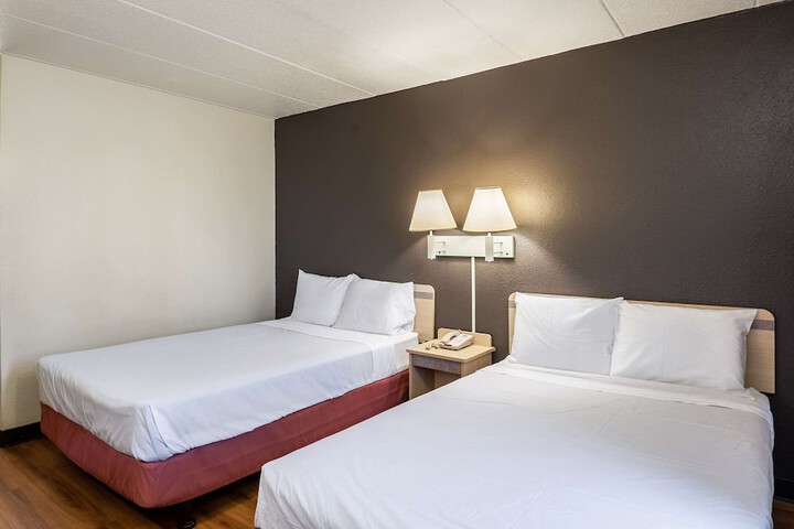 2 Double Beds (12 of 12)
