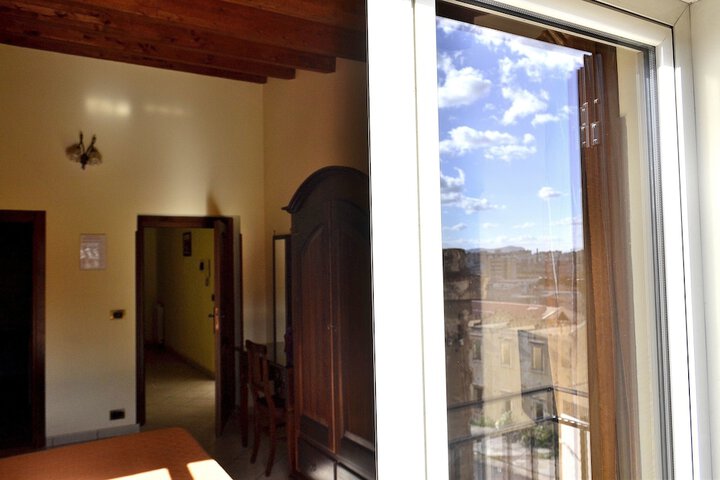 Room 10 of 23