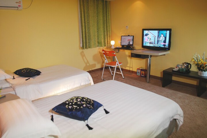 Room 7 of 12