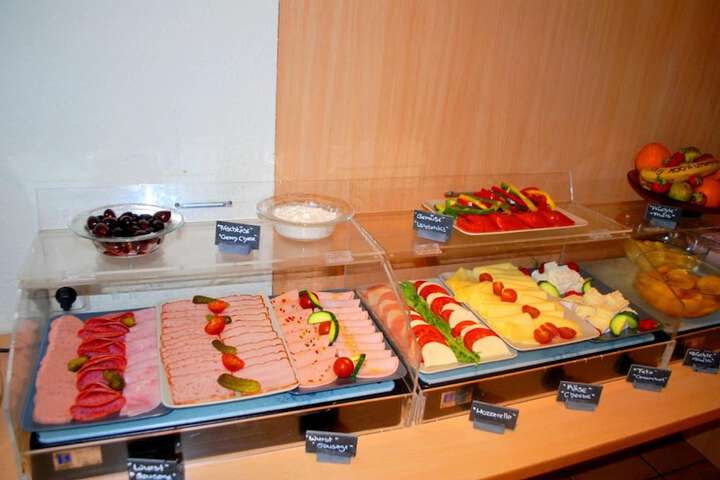 Breakfast/Coffee Service 10 of 14