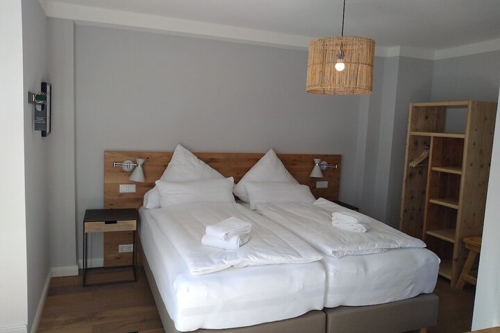 Room 8 of 70