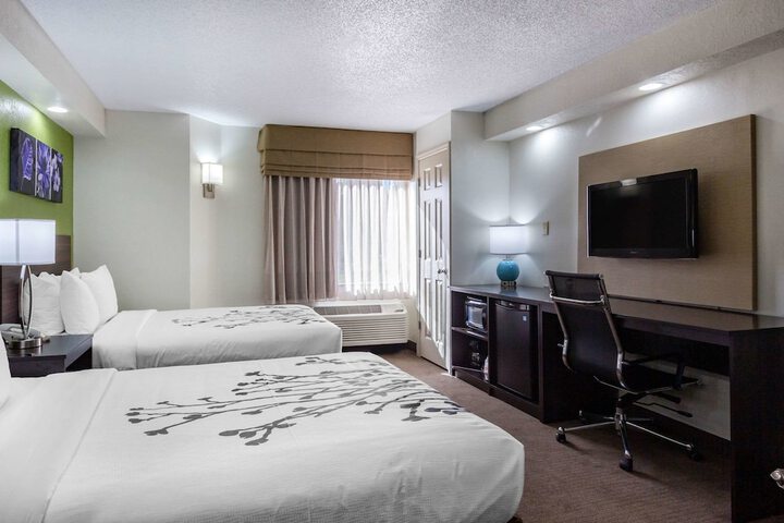 2 Double Beds (1 of 19)