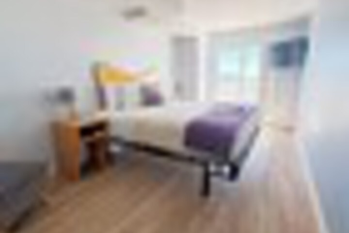 Room 83 of 258