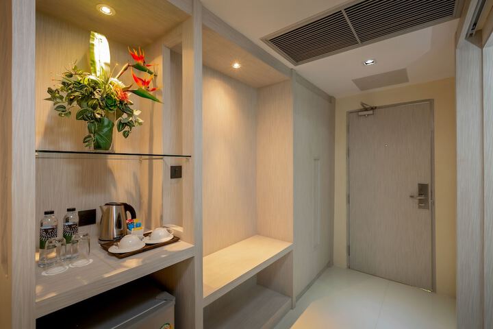 Room 32 of 108