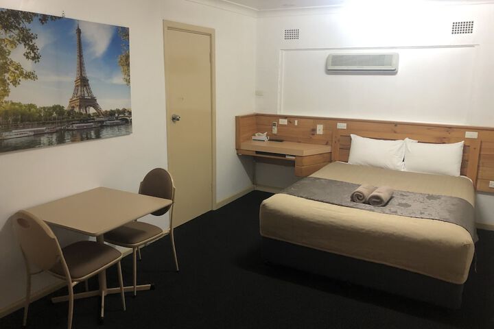 Room 3 of 53