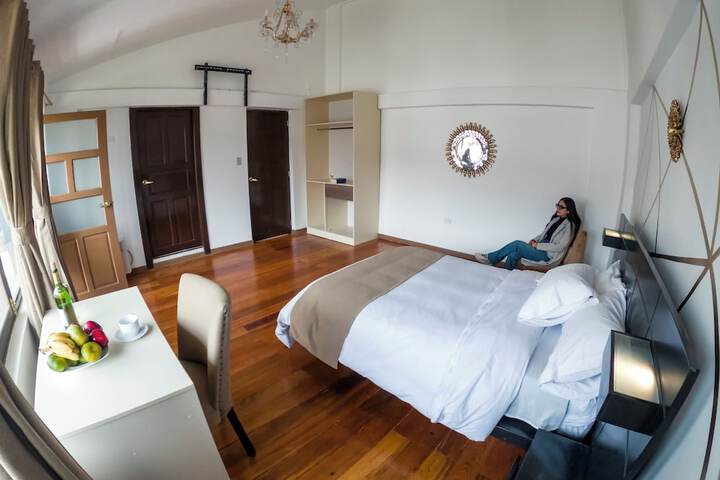 Room 13 of 32