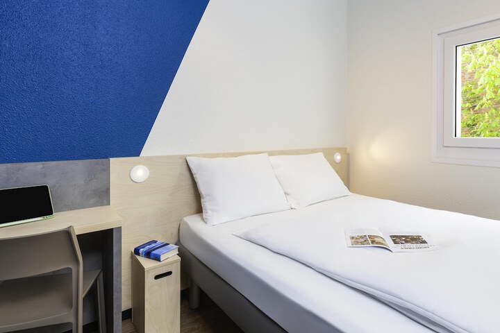 Room 4 of 28