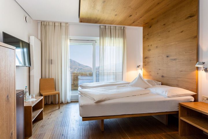 Room 43 of 100