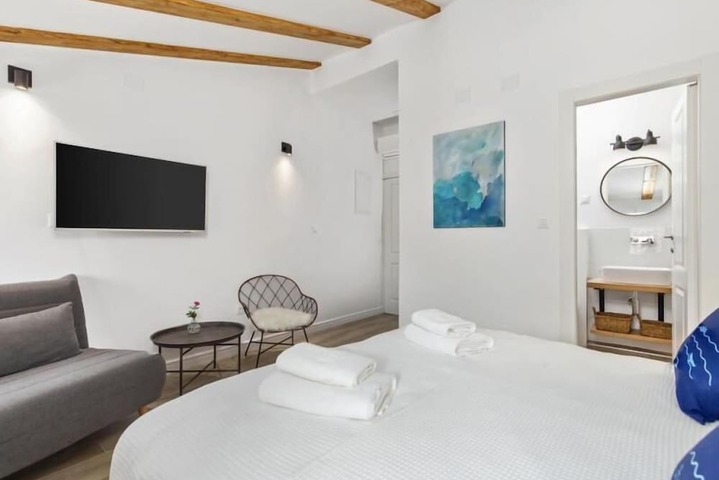 Room 8 of 30