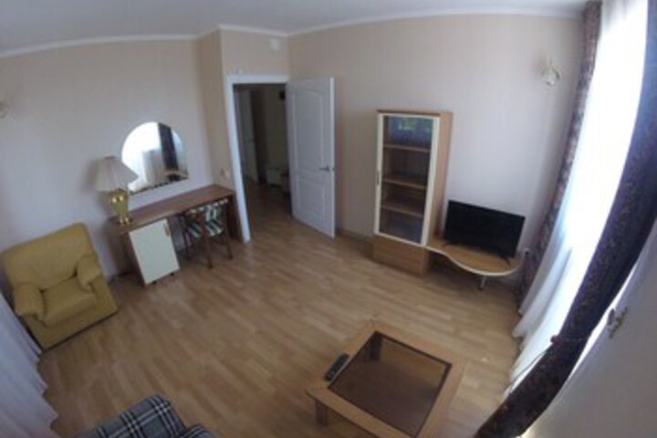 Room 25 of 47