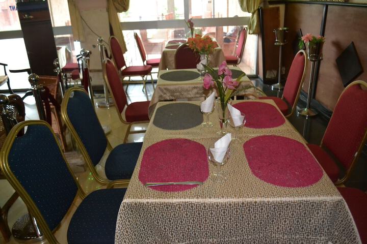 Dining 12 of 15