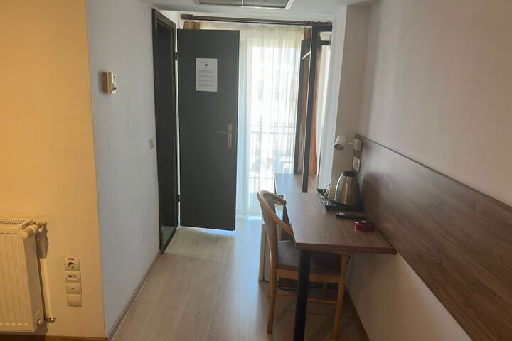 Room 46 of 83