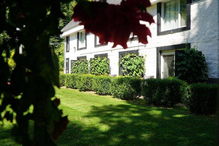 Room 8 of 94