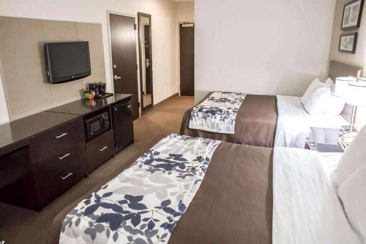 2 Queen Beds (8 of 8)